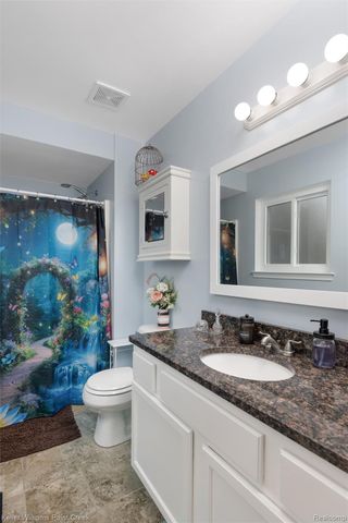 2456 Spartans Trail, Hamburg Township, MI 48169