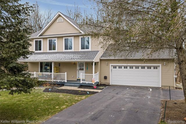 2456 Spartans Trail, Hamburg Township, MI 48169