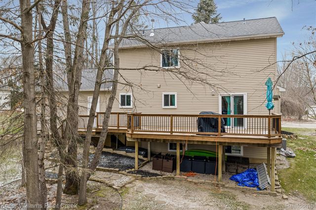 2456 Spartans Trail, Hamburg Township, MI 48169