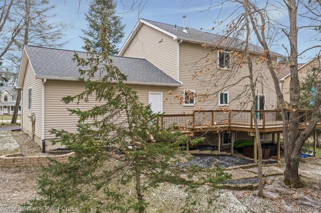 2456 Spartans Trail, Hamburg Township, MI 48169