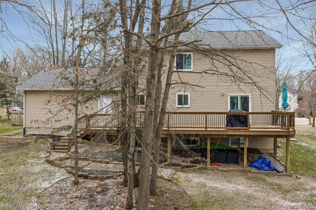 2456 Spartans Trail, Hamburg Township, MI 48169