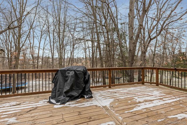2456 Spartans Trail, Hamburg Township, MI 48169