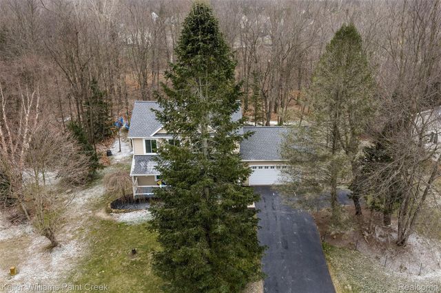 2456 Spartans Trail, Hamburg Township, MI 48169