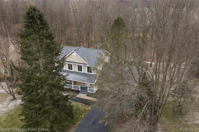 2456 Spartans Trail, Hamburg Township, MI 48169