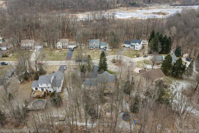 2456 Spartans Trail, Hamburg Township, MI 48169