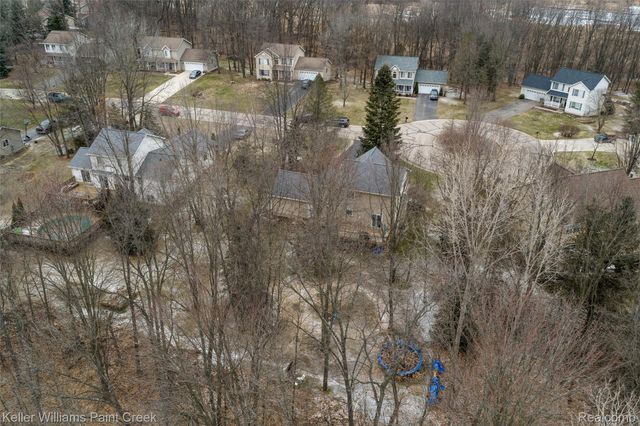 2456 Spartans Trail, Hamburg Township, MI 48169