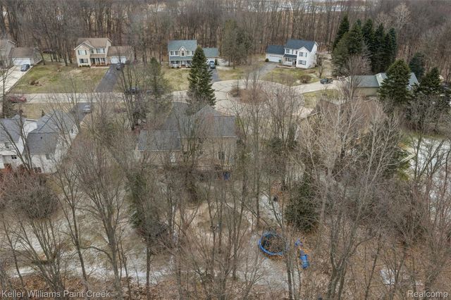 2456 Spartans Trail, Hamburg Township, MI 48169