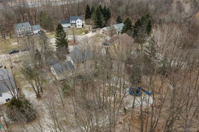 2456 Spartans Trail, Hamburg Township, MI 48169
