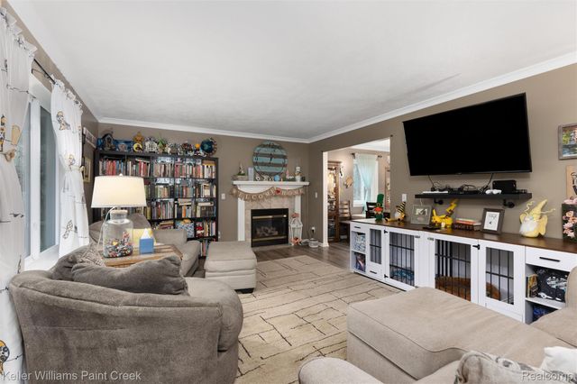 2456 Spartans Trail, Hamburg Township, MI 48169