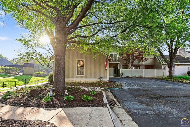 42 SW Pepper Tree LN, Topeka, KS 66611