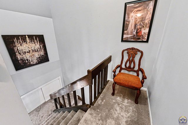 42 SW Pepper Tree LN, Topeka, KS 66611