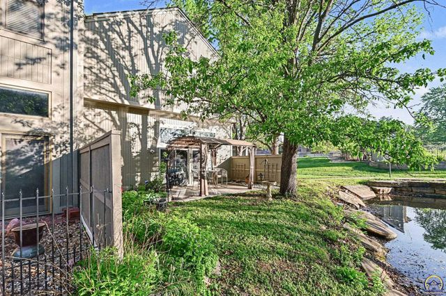 42 SW Pepper Tree LN, Topeka, KS 66611