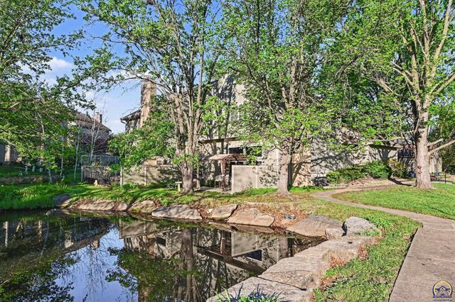 42 SW Pepper Tree LN, Topeka, KS 66611