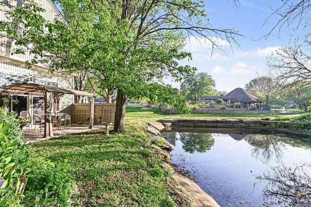 42 SW Pepper Tree LN, Topeka, KS 66611