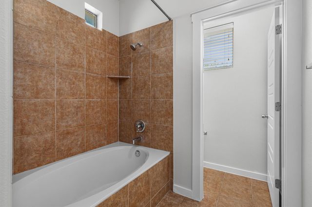 2001 Faro DR 50, Austin, TX 78741