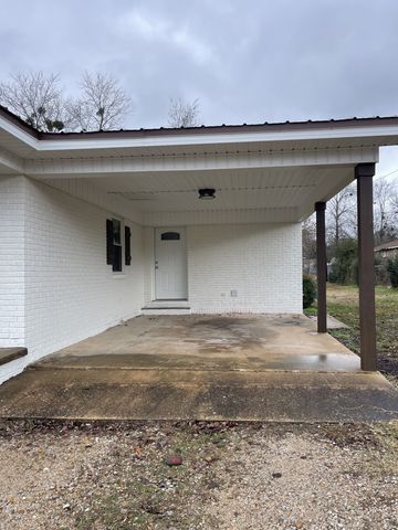 255 Maple St, Savannah, TN 38372