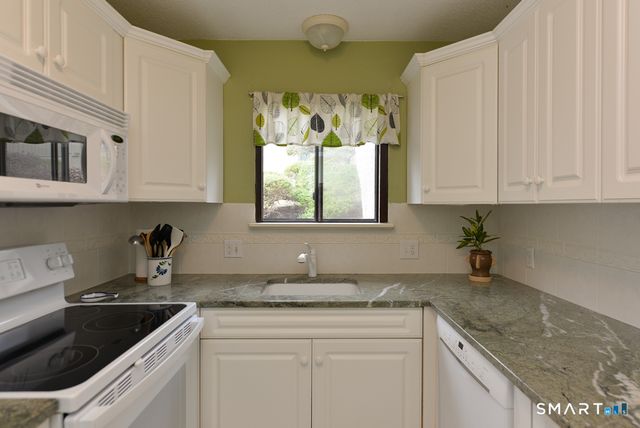 1016 Heritage Village B, Southbury, CT 06488