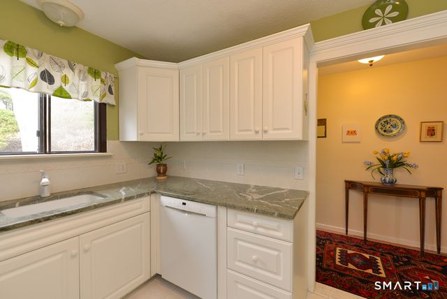 1016 Heritage Village B, Southbury, CT 06488