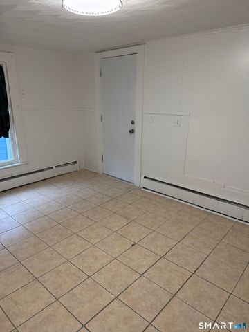 33 Pilgrim Avenue, Waterbury, CT 06704