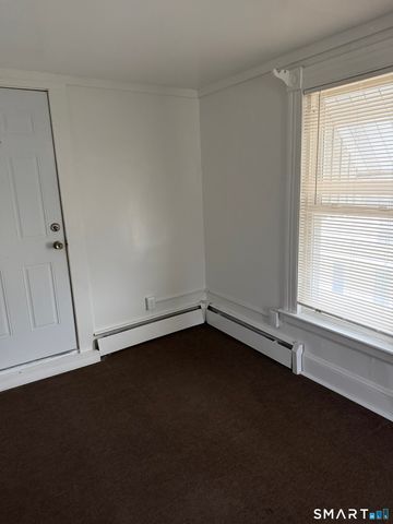 33 Pilgrim Avenue, Waterbury, CT 06704