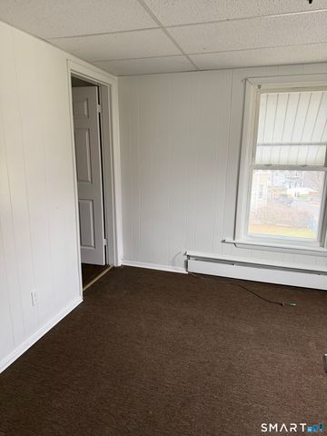 33 Pilgrim Avenue, Waterbury, CT 06704