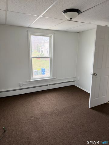 33 Pilgrim Avenue, Waterbury, CT 06704