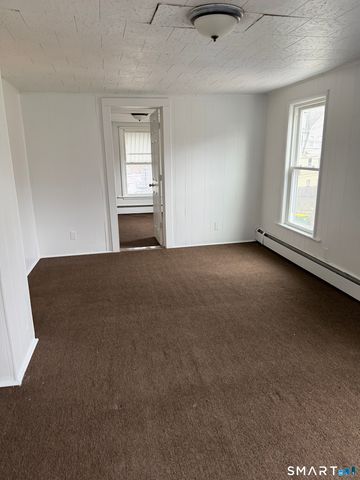 33 Pilgrim Avenue, Waterbury, CT 06704
