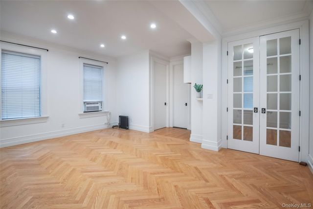 24-51 38TH Street A4, Astoria, NY 11103