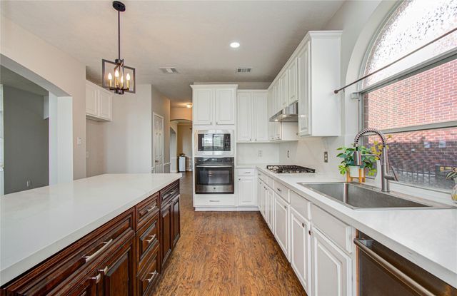 9408 Sundown Drive, Pearland, TX 77584