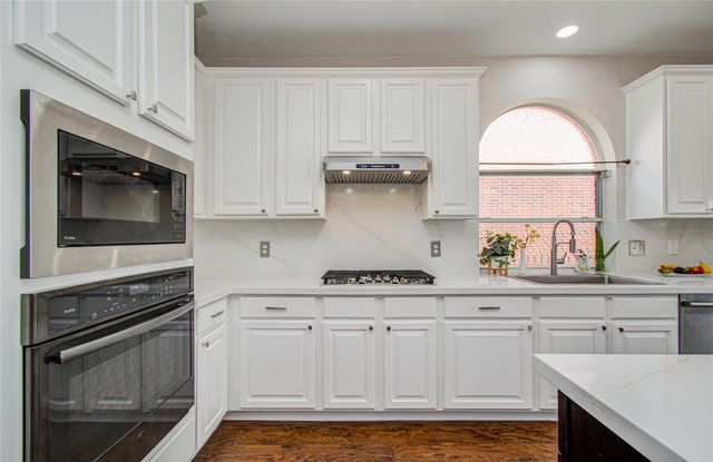 9408 Sundown Drive, Pearland, TX 77584