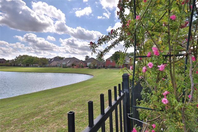 9408 Sundown Drive, Pearland, TX 77584