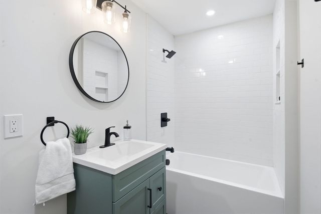 61 Nahant St, Wakefield, MA 01880