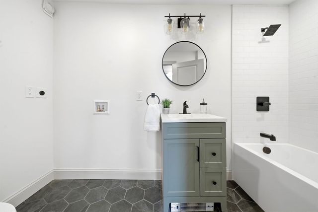 61 Nahant St, Wakefield, MA 01880