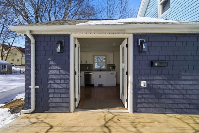 61 Nahant St, Wakefield, MA 01880