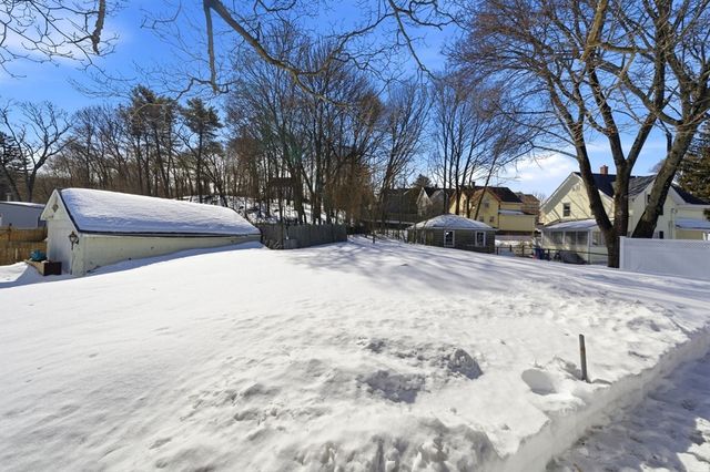 61 Nahant St, Wakefield, MA 01880