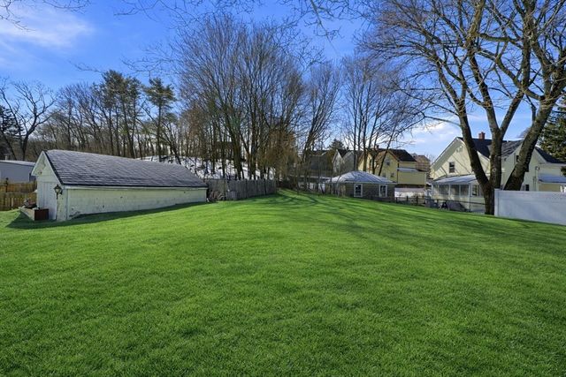 61 Nahant St, Wakefield, MA 01880