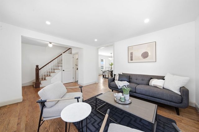 61 Nahant St, Wakefield, MA 01880