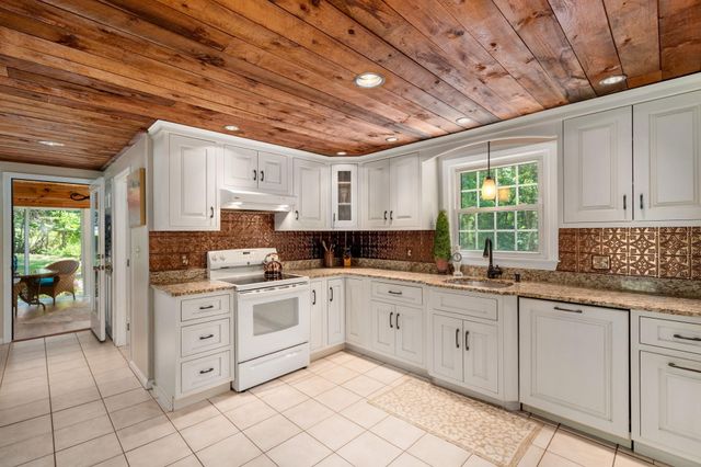 2 Grandview Road, Windham, NH 03087