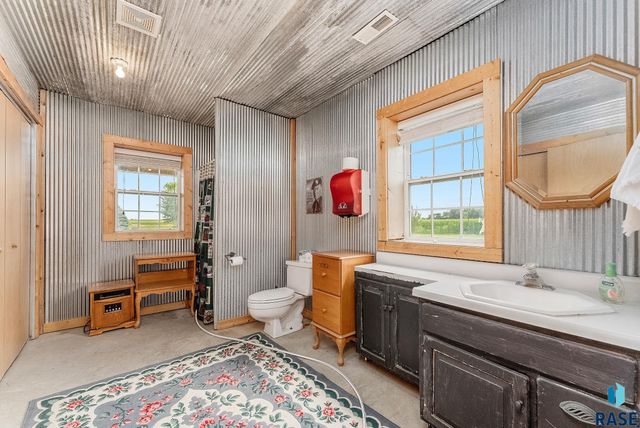 27529 477th Ave Avenue, Harrisburg, SD 57032