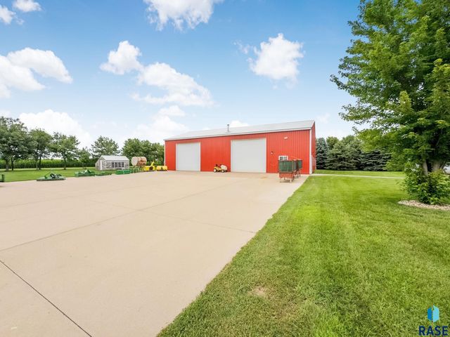 27529 477th Ave Avenue, Harrisburg, SD 57032
