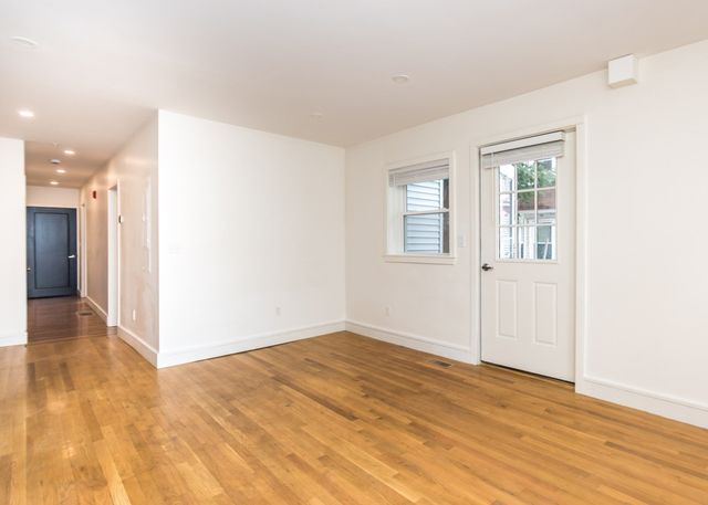 92 Brown Street 1, Waltham, MA 02453