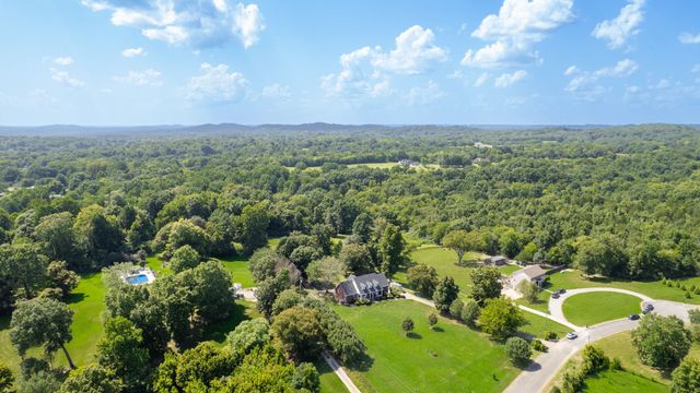 2371 Beasley Ln, Columbia, TN 38401