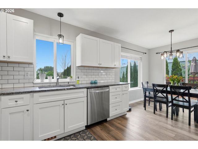 180 Sw 3RD St, Dundee, OR 97115