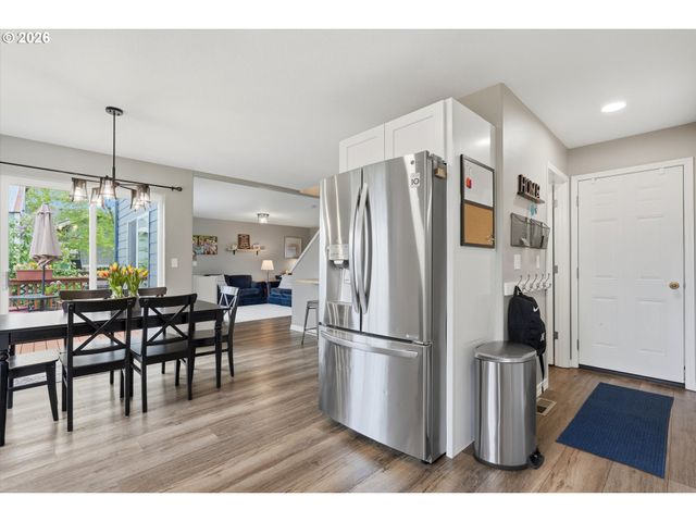 180 Sw 3RD St, Dundee, OR 97115