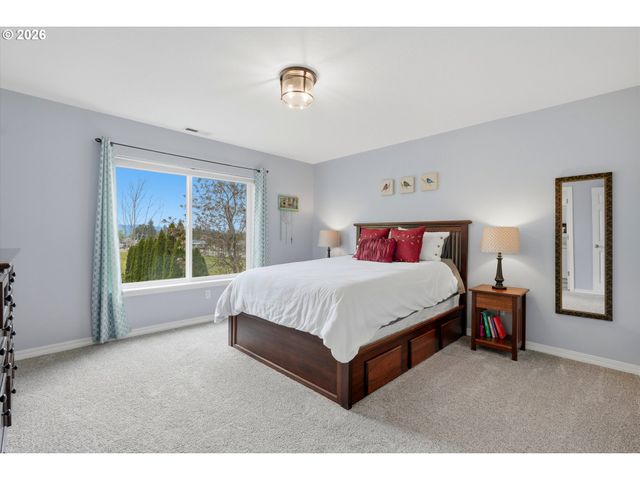 180 Sw 3RD St, Dundee, OR 97115