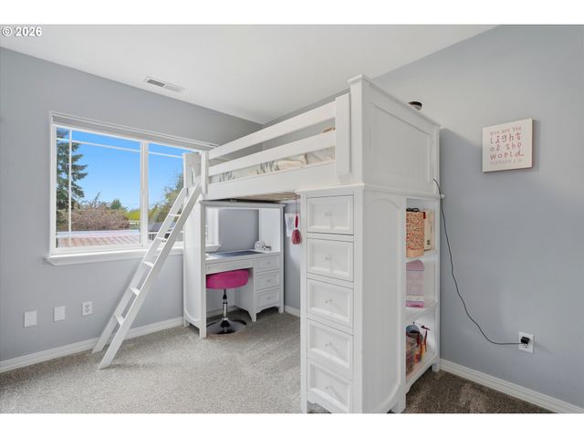 180 Sw 3RD St, Dundee, OR 97115