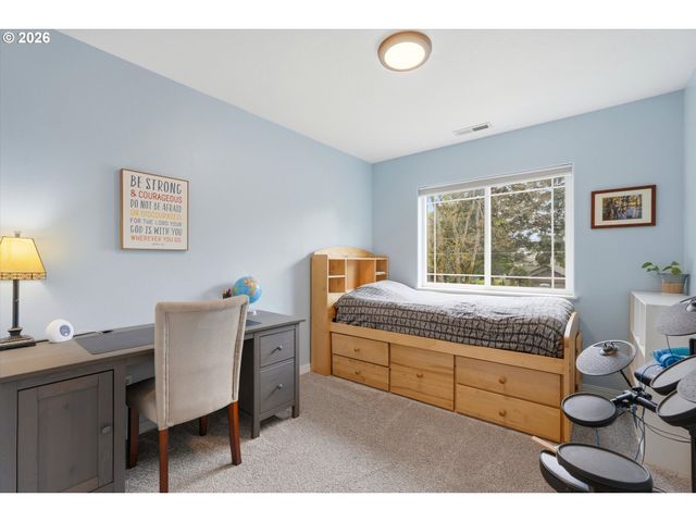 180 Sw 3RD St, Dundee, OR 97115