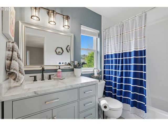 180 Sw 3RD St, Dundee, OR 97115