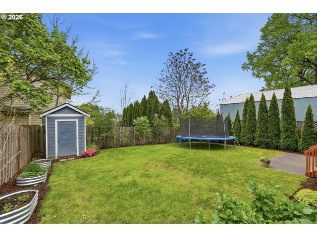 180 Sw 3RD St, Dundee, OR 97115