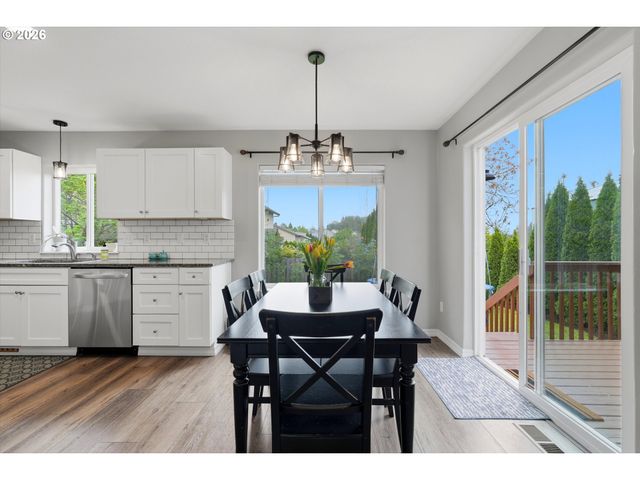 180 Sw 3RD St, Dundee, OR 97115